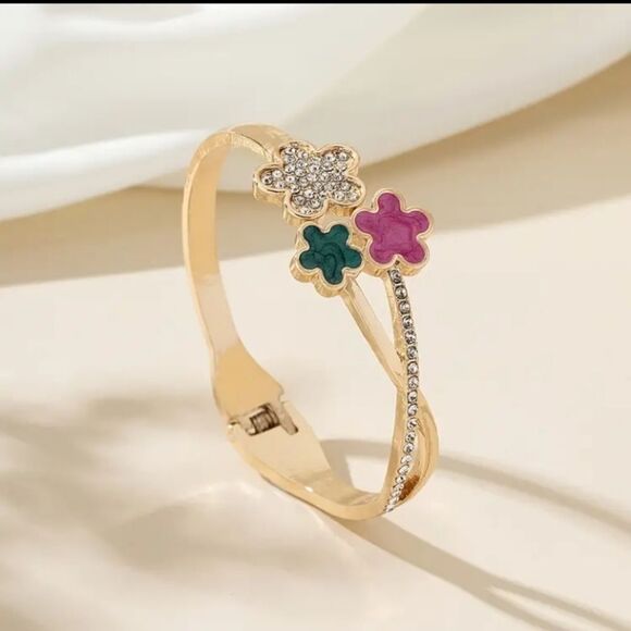 Gold Five Leaf Clover Bangle - Picture 1 of 3